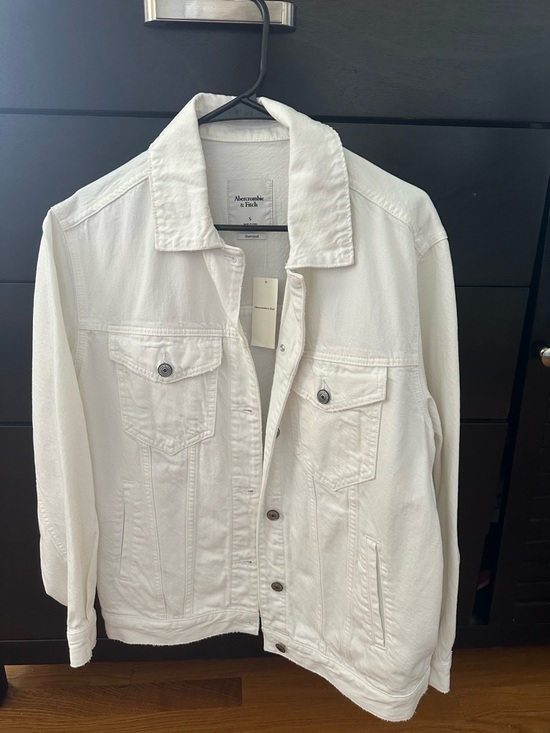 Abercrombie & Fitch Jackets & Blazers - Abercrombie & Fitch White Trucker Denim Jacket (never worn! Tag still on!)